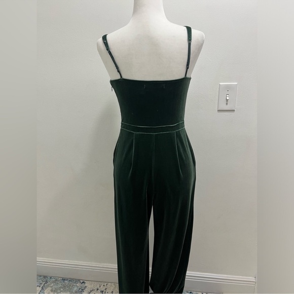 ✨ Abercrombie & Fitch ✨ NWT Green Velvet Jumpsuit Size Small - Picture 4 of 9
